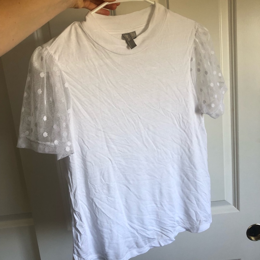 White tee